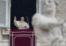 Папа Римский понизил архиепископа, который выступил против благословления однополых «браков»