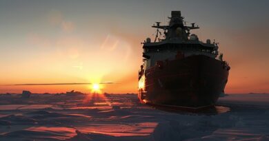 Боевой ледокол будет отстаивать российские интересы в Арктике